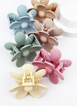 Load image into Gallery viewer, Matte Tone Daisy Hair Claw Sets fashion jewelry