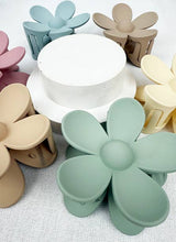 Load image into Gallery viewer, Matte Tone Daisy Hair Claw Sets fashion jewelry
