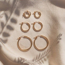 Load image into Gallery viewer, Maude Hoop Earrings