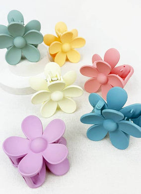 Daisy Matte Hair Claw