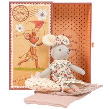 Load image into Gallery viewer, Levlovs Mouse Chloe in Stamp Holder Box with Bedding  