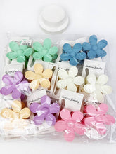 Load image into Gallery viewer, Pastel Tone Daisy Hair Clips