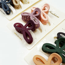 Load image into Gallery viewer, Mini Knotted Hair Claw Set. New fashion. ￼
