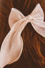 Load image into Gallery viewer, Pearl Long Bow Clip