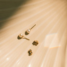 Load image into Gallery viewer, Pearl Stud Earrings